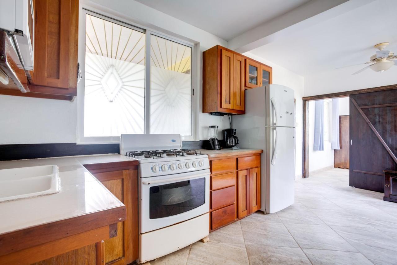 Driftwood Gardens Guesthouse Placencia Экстерьер фото