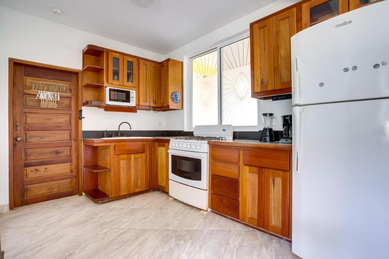 Driftwood Gardens Guesthouse Placencia Экстерьер фото